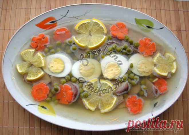 Традиционная новогодняя закуска - заливное из языка