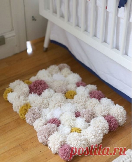 Не выбрасывайте картонные втулки рулончиков туалетной бумаги. Сделаем мягкий коврик