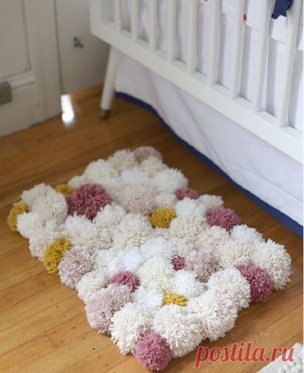 Не выбрасывайте картонные втулки рулончиков туалетной бумаги. Сделаем мягкий коврик