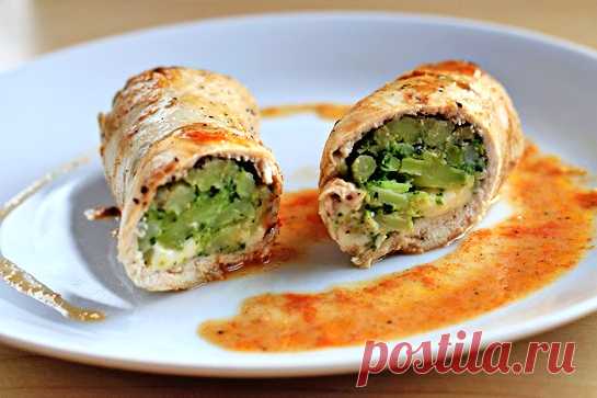 Куриные рулетики с сыром и брокколи
Оригинальный рецепт приготовления рулетиков из филе куриной грудки, брокколи и сыра.