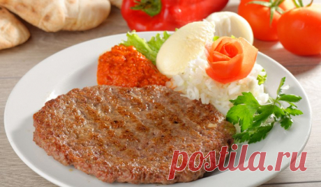 Плескавица – сербская котлета на гриле из говядины, свинины и лука. — Вкусные рецепты
