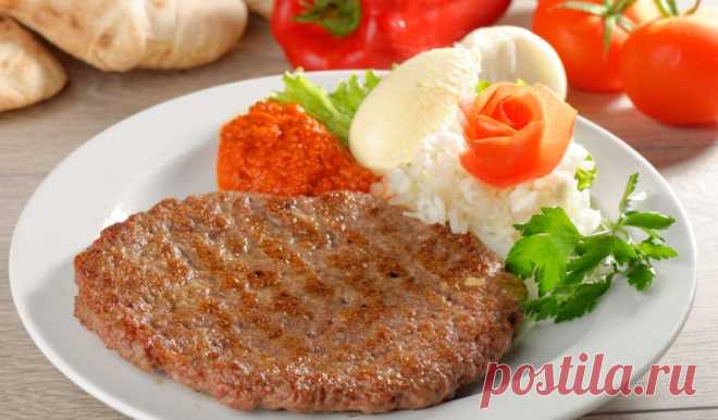 Плескавица – сербская котлета на гриле из говядины, свинины и лука. — Вкусные рецепты