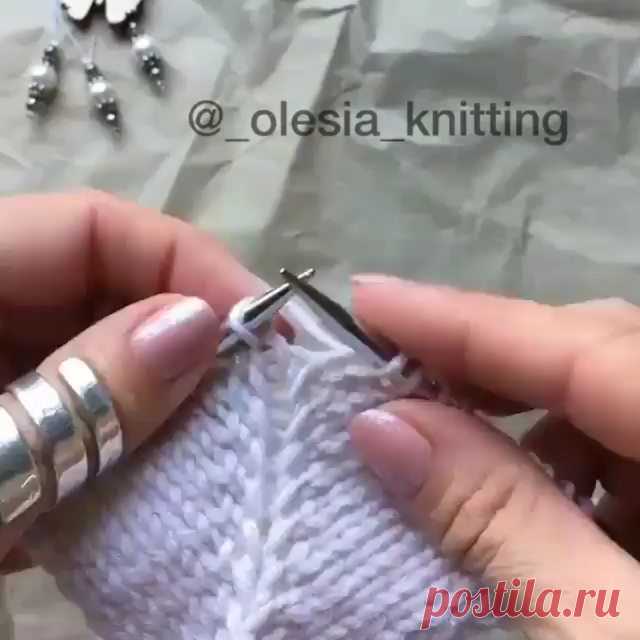 Сегодня полезный видео-урок от @_olesia_knitting
Спасибо автору за видео

Текст автора

➰ Один из многочисленных способов прибавок у регланных линий 👌🏻
⠀
➰ Центральную петлю можно выделить маркерами с обеих сторон.
Я не выделяла, чтобы удобнее было показывать вам 👋🏻
⠀
➰ С изнанки вяжем изнаночными петлями.
⠀