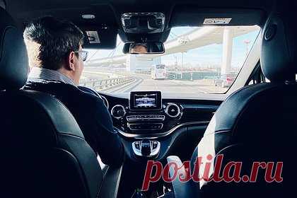 ChatGPT появился в автомобилях. Немецкий автопроизводитель Mercedes-Benz добавил поддержку чат-бота ChatGPT в свои автомобили. Поддержку ИИ-платформы реализовали на основе мультимедийной системы Mercedes-Benz User Experience (MBUX). Пользователь сможет обратиться к ChatGPT голосом — сервис проговорит ответ или предоставит информацию в виде текста.