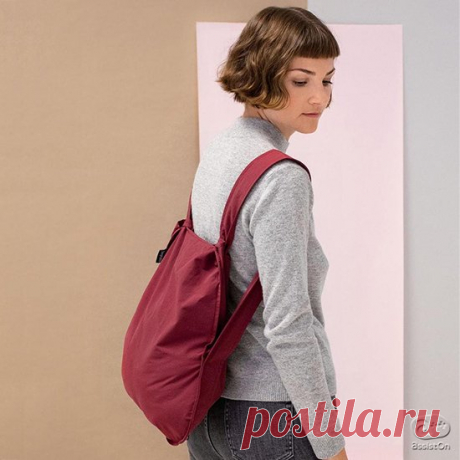 notabag | AssistOn 小さく折りたたんで、軽くて丈夫でどこにでも持っていけるショッピングバッグを再発明しました。これまでの手提げから、リュックにも変化して快適。