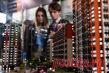 Назван способ купить квартиру без ипотеки. Россиянам назвали способ купить квартиру без ипотечного кредита. Эксперты считают, что рассрочка от застройщика и трейд-ин на рынке новостроек помогут избежать переплат. Рассрочка предполагает поэтапную оплату стоимости квартиры. Трейд-ин — продажу старой квартиры застройщику, чтобы покрыть часть стоимости новой.
