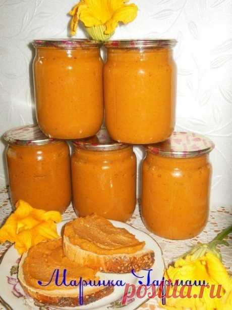 Кабачковая икра с майонезом
Автор: Марина Гармаш

Очень вкусная,нежная икра,по вкусу напоминает магазинную с одним 

огромным отличием,домашняя.Рецепт от Юлии Кондаковой(с моими 

изменениями)

Далее слова автора:

девочки, рецепт с форума say7 словами автора
Икра "нежинская" (как магазинная)

кабачки - 4 кг
морковь - 1,5 кг
лук - 1 кг
Все перекрутить на мясорубку

Сразу же добавляем
подсолнечное масло - 350 гр
сахар - 200 гр
уксус - 150 гр 9%(в процессе варки он практичес...