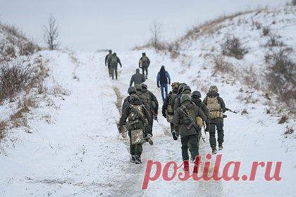 «Они постоянно тут». Военный заявил о давнем присутствии спецназовцев НАТО на Украине. Что они делают в зоне СВО?. Бойцы спецназа стран НАТО уже давно присутствуют в зоне проведения СВО на Украине, некоторые служат в украинской армии летчиками и связистами, заявил командир одного из российских добровольческих штурмовых подразделений. В основном иностранные военные служат связистами, консультантами, наводчиками и летчиками.