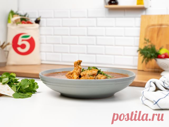 Харчо из курицы с рисом – пошаговый рецепт приготовления с фото Харчо принято готовить из говядины. Даже само название означает 