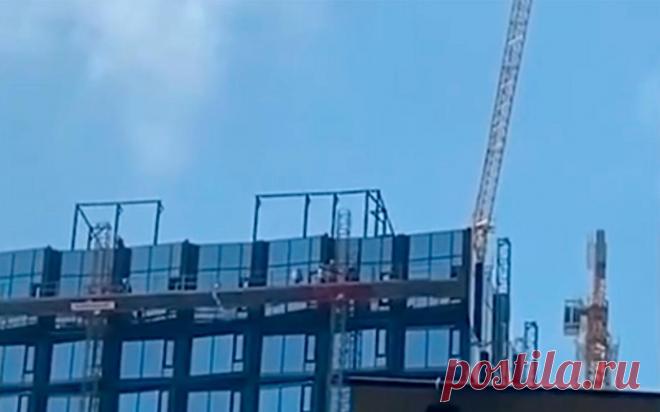 Стала известна возможная причина смерти крановщика на стройке ЖК в Москве. Причиной смерти крановщика на стройке ЖК High Life на юге Москвы стала передозировка наркотиками, передают Baza и «РИА Новости» со ссылкой на источник.