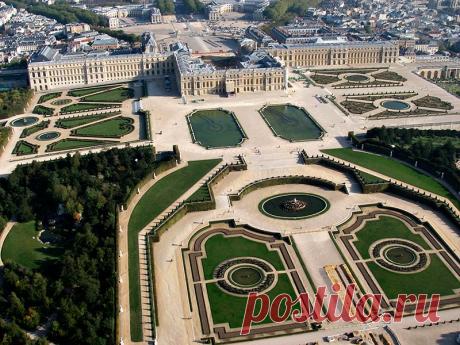 Дворцы Франции: Версаль (Versailles) Прогуливая по ЗАМКАМ ЛУАРЫ и вообще по дворцам Франции мы не можем не заглянуть в самый наверное известный дворцово-парковый комплекс Франции. Пусть он всем известен, вы много о нем слышали, но давайте все же виртуально заглянем и туда на пару минут. Версаль &nbsp;&mdash; это имя связано во всем…