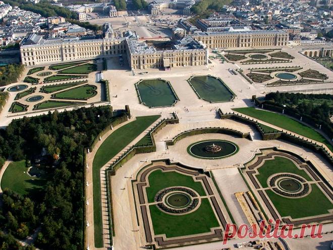 Дворцы Франции: Версаль (Versailles) Прогуливая по ЗАМКАМ ЛУАРЫ и вообще по дворцам Франции мы не можем не заглянуть в самый наверное известный дворцово-парковый комплекс Франции. Пусть он всем известен, вы много о нем слышали, но давайте все же виртуально заглянем и туда на пару минут. Версаль  — это имя связано во всем…
