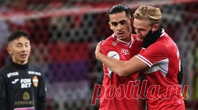 Дубль Гайича, шедевр Промеса и удар Медины головой на 97-й минуте: «Спартак» и ЦСКА сыграли вничью в 11-м туре РПЛ. «Спартак» и ЦСКА разошлись миром в матче 11-го тура РПЛ. Подопечные Гильермо Абаскаля, как и неделей ранее в игре с «Крыльями Советов», владели мячом значительно больше, но при этом нечасто добирались до чужой штрафной. Армейцы же регулярно создавали опасные моменты в ходе быстрых контратак, да и в целом смотрелись значительно острее. Однако на два красивых мяча Милана Гайича в…