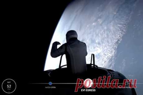 SpaceX успешно испытала скафандры для выхода в открытый космос