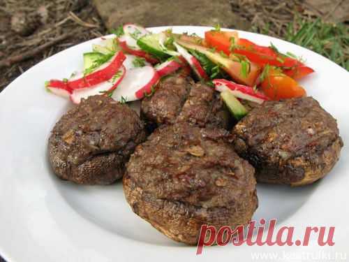 Шампиньоны на мангале с мясной начинкой