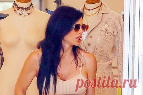 Бывшая жена Безоса пожертвовала два поместья на благотворительность. Бывшая жена миллиардера Джеффа Безоса Маккензи Скотт пожертвовала два поместья, собственницей которых она стала после развода, на благотворительность. Общая стоимость недвижимости оценивается в 55 миллионов долларов. Организация California Community Foundation (CCF) получила объекты в конце июля.