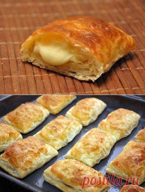 Пирожки из слоеного теста с интересными начинками