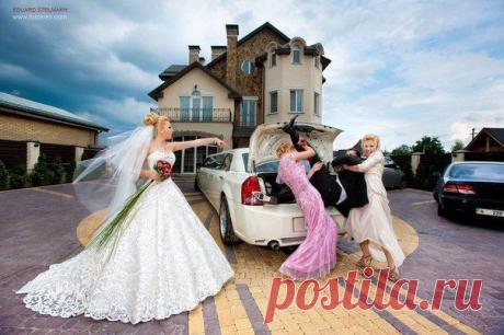 забавная идея для свадебного фото