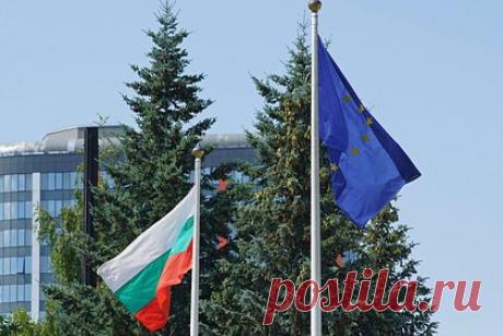 Болгарию обвинили в нарушении закона из-за экстрадиции российского журналиста. Власти Болгарии предприняли недружественные действия по отношению к корреспонденту «Российской газеты» Александру Гацаку, что является нарушением европейского закона о свободе СМИ. Российское посольство в Софии уведомили об аннулировании аккредитации Гацака и его экстрадиции, при этом причины МИД Болгарии не озвучил.