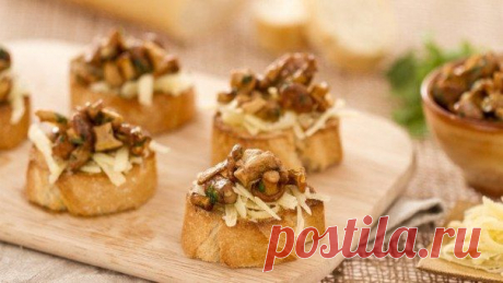 ГРЕНКИ С ЛИСИЧКАМИ И СЫРОМ