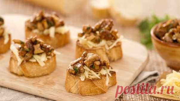 ГРЕНКИ С ЛИСИЧКАМИ И СЫРОМ