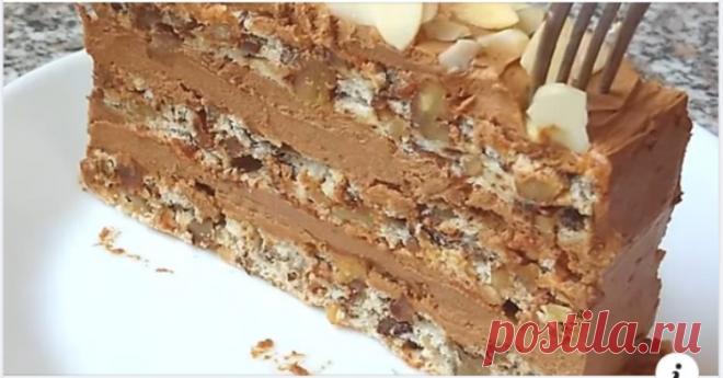 Як приготувати смачний торт без борошна і печива Так, саме без борошна і печива. Для цього торта готуються особливі коржі, які виходять шалено смачними навіть без крему. Виглядає він дуже ошатно, тому його можна приготувати на будь-яку святкову подію.

Приготування:
Готуємо коржі. Горішки обсмажити злегка на сковорідці і порізати на маленькі шм