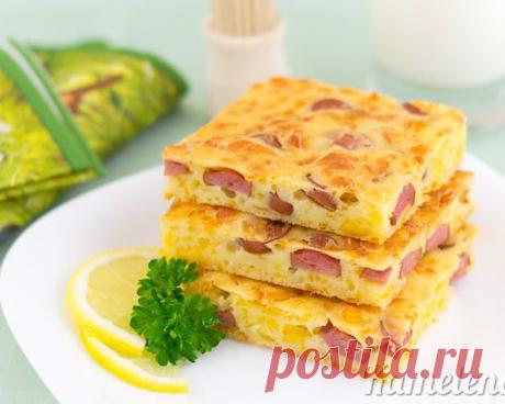Фоторецепт «Пирог с сыром и сосисками» – сытная выпечка из доступных продуктов