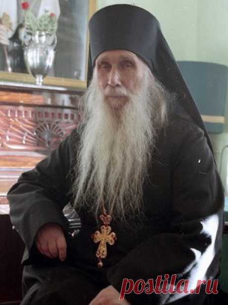 ИЗ ПРОПОВЕДЕЙ АРХИМАНДРИТА КИРИЛЛА (ПАВЛОВА):
+
«Жизнь свою предоставьте воле Божией. Верьте: Господу лучше нашего знать, когда Ему призреть на нас, а когда и отвратить от нас пречистое лице Свое. И что бы ни случилось в жизни – почаще взывайте: Упование мое – Отец, Прибежище мое – Сын, Покров мой – Дух Святый, Троице Святая, слава Тебе!»
+
«Если падение наше невелико, довольно для нас немногих слез, если же падение велико, то должен быть поток слезный. Блажен, кто постоянно оплакивает свои грех