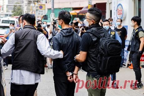 В Китае начали сажать в тюрьму за неверие в национальную экономику. Власти Китая начали борьбу с финансовыми блогами и сайтами, которые публикуют информацию о национальной экономике. В отдельных случаях речь идет об арестах блогеров и блокировке их аккаунтов. Так, по данным FT, в тюрьму попал финансовый обозреватель Хуан Шэн, у которого в соцсетях было пять миллионов подписчиков.