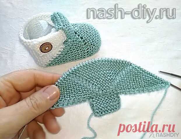 ВЯЗАНЫЕ ДЕТСКИЕ ПИНЕТКИ СПИЦАМИ БЕЗ ШВА,
описание: http://nash-diy.ru/vjazanie-dlja-detej/pinetki-i-nosochki/697-vjazanye-detskie-pinetki-spicami-bez-shva.html