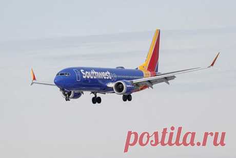 Американский Boeing совершил экстренную посадку на Кубе. Самолет авиакомпании Southwest Airlines совершил экстренную посадку после взлета в кубинском аэропорту имени Хосе Марти. Boeing 737 направлялся из Гаваны в американский Форт-Лодердейл. Однако во время взлета выяснилось, что у воздушного судна отказал один из двигателей. Пассажиров рейса эвакуировали.