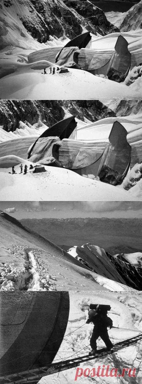 Шокирующие исторические фотографии: В мае 1947 года американским секретным службам стало известно об обнаруженном русскими древнем НЛО земного происхождения. Потерпевший аварию летательный аппарат был найден в горах на Алтае, вблизи границы с Монголией. Известие о находке немедленно повысило напряженность в отношениях между США и СССР.
