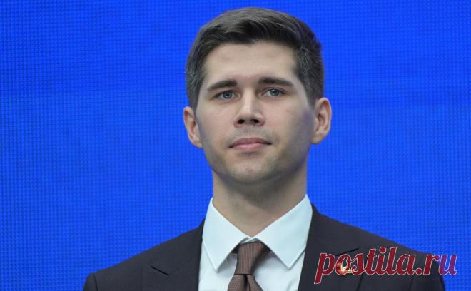 Учителем года — 2023 стал педагог школы при посольстве России в Иране. Педагог русского языка и литературы общеобразовательной школы при посольстве России в Иране Олег Янковский победил в конкурсе «Учитель года России», сообщила вице-премьер Татьяна Голикова на церемонии объявления итогов конкурса.