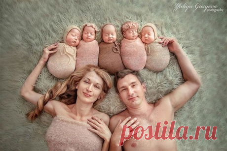 37-летняя Оксана Кобелецкая из Одессы в июле этого года стала мамой сразу пятерых малышей: двух девочек и трех мальчиков