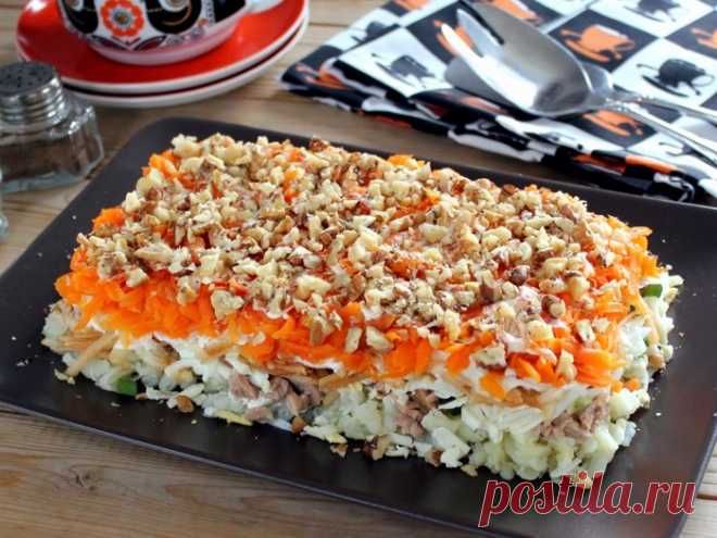Салат с печенью трески и грецкими орехами