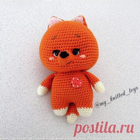 Лисёнок ушки бантиком амигуруми. Схемы и описания для вязания игрушек крючком! Бесплатный мастер-класс от Марины Умеровой по вязанию лисёнка ушки бантиком. Высота вязаной крючком игрушки примерно 16,5 см месте с ушками. Для изгот…