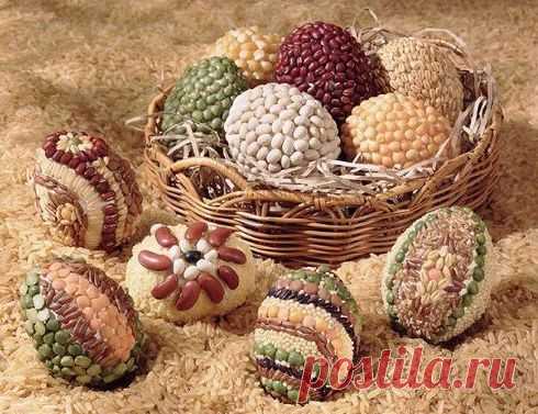 Интересный способ декорировать яйца крупой