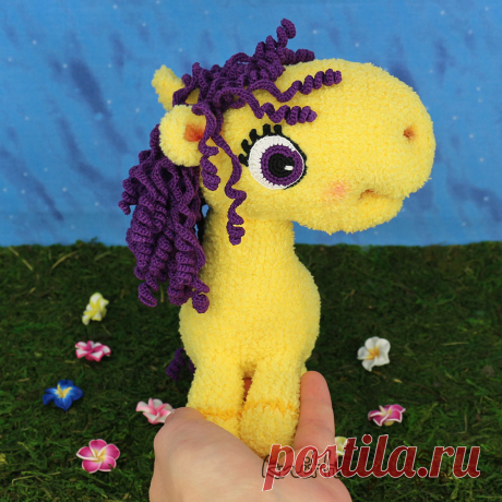 Фиалочка, маленькая пони. Амигуруми пони Фиалочка легко вяжется крючком, не требует больших навыков вязания. Бесплатная схема и описание на нашем сайте.
#амигурумипони #вязанаяигрушка #вязаниекрючком #бесплатныймастеркласс #схемакрючок #вязание #бесплатноеописание #бесплатнаясхема #амигурумидляначинающих #пони #лошадь #вязанаяпони