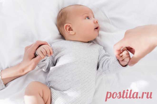 Язык тела малыша: 7 движений, которые расскажут, чего хочет ребенок