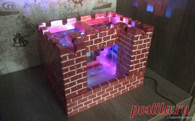 Водопад «Замок» Самоделка начала 2020 года. Водопад был сделан в подарок племяннику. Основной материал пеноплэкс толщиной 20мм. Основные идеи конструкции: падающая с шумом вода, подсветка двух типов с медленным и быстрым переключением цвета, возможность отключения быстро переключающейся подсветки, возможность