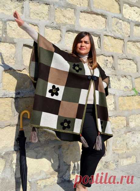 #Womens_Cape _coat #Brown_green_cape #Adult _capelet_coat #Oversize_Cape_gift #Poncho #Cape_wrap #Summer_Cape #Fringe_Flower_cape #Rhinestone_cap