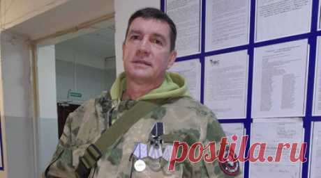 «Больше года жду решения»: удостоенный госнаграды боец СВО не может получить удостоверение ветерана боевых действий. Участник СВО из Свердловской области 54-летний Александр Бабков, участвовавший в тяжёлых боях за Соледар и Артёмовск, больше года не может получить удостоверение ветерана боевых действий. Уроженец Узбекистана за выполнение служебно-боевых задач в зоне СВО получил государственную награду — медаль «За отвагу», а недавно в составе пожарно-спасательного отряда спас людей из горящего…