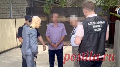 Пьяный россиянин напал на сына с ножом из-за того, что тот поздно пришел домой. В Нефтекумске суд рассмотрит дело мужчины, который напал на своего несовершеннолетнего сына. Об этом сообщает управление СК РФ по региону. По версии следствия, молодой человек вернулся домой в два часа ночи. Его встретил пьяный отец, ...