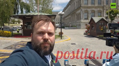 Видео прибытия делегации РФ на переговоры. Российская делегация прибыла во дворец Чираган на переговоры с Украиной, передаёт корр RT Костя Придыбайло. На кадрах из Стамбула автомобили с дипломатами РФ проезжают через ворота. Читать далее