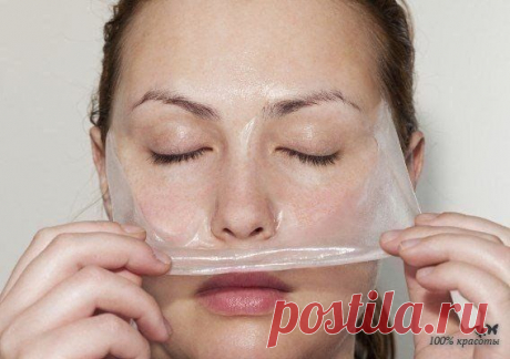 Домашняя маска-пиллинг — всего 2 ингредиента. 1ст. ложка желатина + 2ст ложки молока. Дать набухнуть.10-15 секунд в микроволновке. Нанести сразу на лицо и через 15 мин снять пленку маски. После маски обещают кожу, как попа младенца.