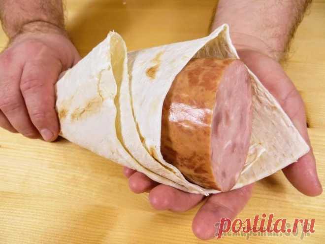 Завернем колбасу в лаваш и получим вкусную закуску или завтрак / Рецепты на скорую руку Вкусный и простой рецепт из лаваша! Для начинки можно использовать колбасу, отварное мясо и немного сыра. Закуска на скорую руку, смотрите и готовьте на здоровье!Рецепт:лаваш 2 листасыр твердый 150 гр...