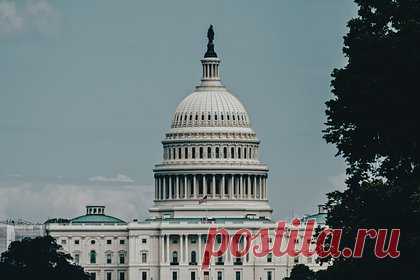 В США рассказали об угрожающем Вашингтону «африканском поясе переворотов». Свержение президента Нигера Мохамеда Базума образовало в центральной Африке пояс стран от Гвинеи на западе до Судана на востоке, где были свергнуты избранные лидеры. Такие тенденции подрывают влияние в регионе США и открывают пути для России, считают в издании New York Times.