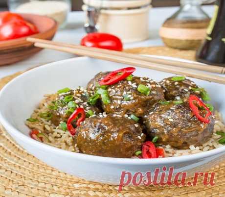 Запеченные корейские фрикадельки - Горячие блюда | Кулинарные рецепты Pandaland
 После новогодних праздников к вам наведались неожиданные гости, а вы не знаете, что приготовить на скорую руку? Предлагаем вам легкий рецепт корейских фрикаделек в кисло-сладком соусе. Главным преимущ...