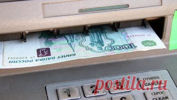 Банкоматы Сбербанка в Москве снова принимают купюры в 1 тысячу рублей