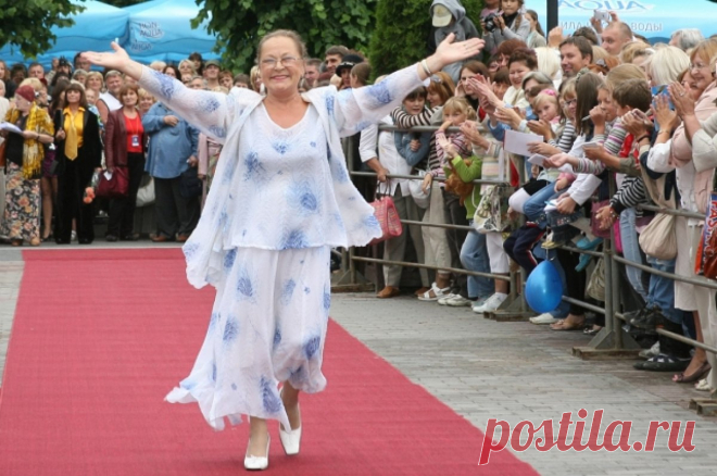 Раиса Рязанова объяснила, почему всегда играла женщин из народа. По мнению актрисы, сыграй она аристократку, зритель ей бы не поверил.
